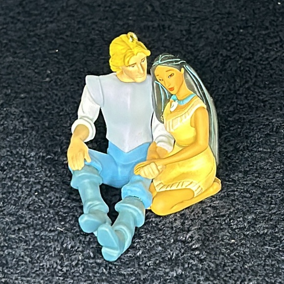 Disney’s “Pocahontas Collection” by Hallmark. 4 ornaments, complete nearly new - Picture 7 of 10